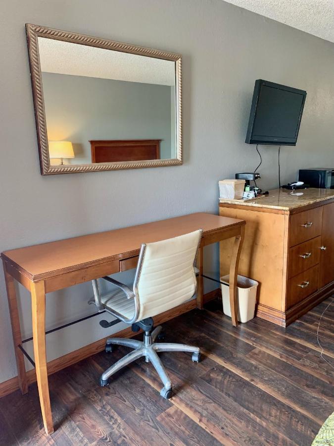 Hiway Inn Express Elk City Εξωτερικό φωτογραφία